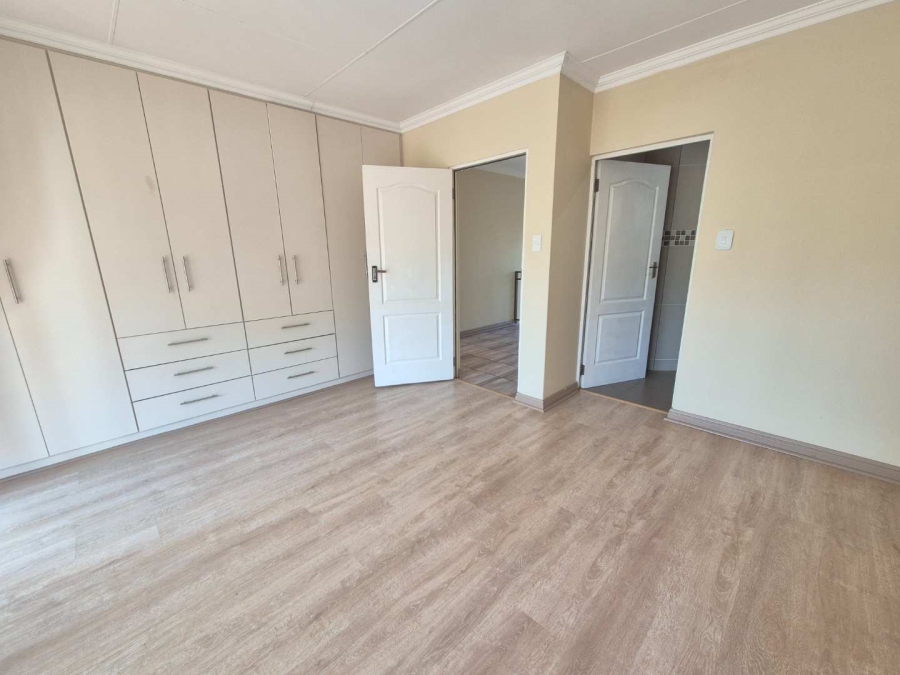 4 Bedroom Property for Sale in Heuwelsig Free State